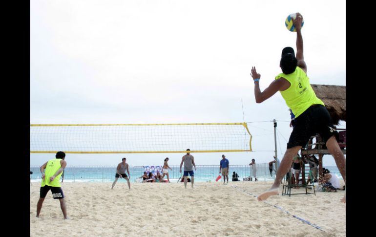 Señalan que el torneo clasificatorio se ha llegado a tener hasta 55 parejas. NTX / ARCHIVO