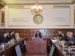 EPN se reúne con el Grupo de Coordinación Interinstitucional para la prevención del ébola en la residencia presidencial. EFE / Presidencia de México