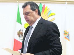 Tras 27 días de haber desaparecido 43 normalistas en Guerrero, el gobernador perredista Ángel Aguirre pidió licencia a su cargo. SUN /