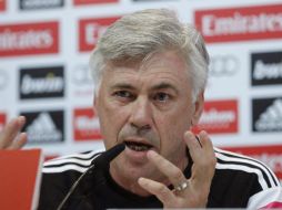 Ancelotti sabe que el derbi español lo sigue todo el mundo, y disfruta la preparación para el mismo. EFE / J. Guillén