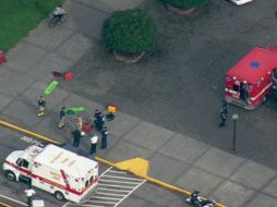La policía ha llegado al centro escolar; por el momento, se desconoce el número de heridos y el autor del tiroteo. AP /
