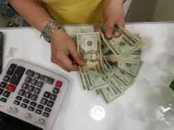 El tipo de cambio para solventar obligaciones en moneda extranjera pagaderas en el país es  de13.5263 pesos. EL INFORMADOR / ARCHIVO