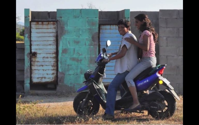 La cinta explora la dimensión extraordinaria que existe en el travestismo. YOUTUBE / IMCINE