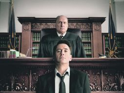 Downey interpreta a un abogado que defiende a su padre,  juez del pueblo y sospechoso de asesinato. ESPECIAL / Cortesía Warner Bros.