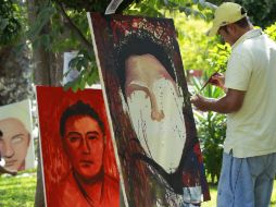 El rostro de los 43 normalistas es puesto en diferentes dibujos, los cuales se pretende, circulen por todo el país. EFE / J. Méndez