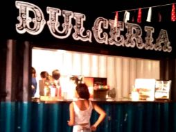 En el área de snack se pueden adquirir las convencionales pizzas, lonches, tamales y pasteles, así como cerveza o vino tinto. EL INFORMADOR / R. Solís