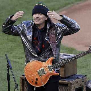 Carlos Santana se luce en el cuarto juego de la Serie Mundial