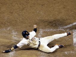 Gregor Blanco, de los Gigantes de San Francisco, anota en el séptimo inning. AP / D. Phillip