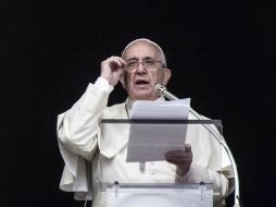 El Papa Francisco desde la ventana de su estudio personal en el Palacio Apostólico del Vaticano. EFE / A. Carconi