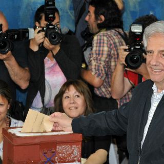 Principales candidatos sufragan a presidencia de Uruguay