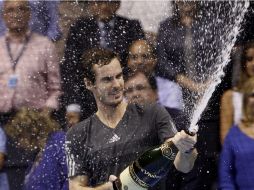 Murray protagoniza la mejor final que se ha visto en Valencia en un duelo que levantó de sus asientos a los espectadores. AP / A. Saiz