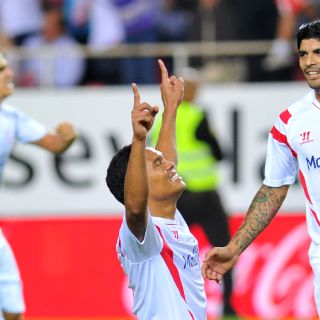 Sevilla vence 2-1 al Villarreal y alcanza al Barcelona