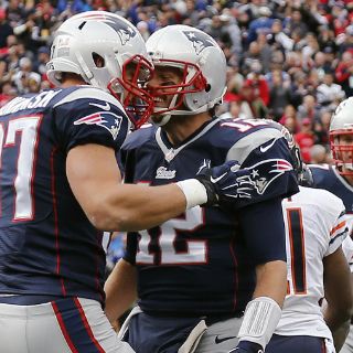 Tom Brady y Patriotas arrollan a los Osos