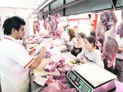 Al alza. Entre los productos que hicieron subir la inflación en la primera quincena de octubre se encuentra la carne de res. EL INFORMADOR / A. Camacho