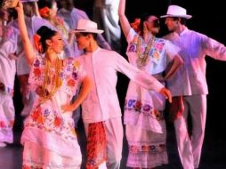 El ballet presentó 'La Danza de los Quetzales' y 'Danzón y Jarana'. TWITTER / @tmlascondes