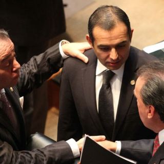 Senadores del PAN buscan disminuir precio del petróleo