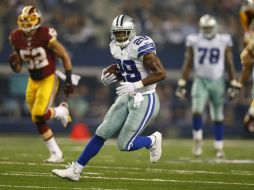 El atleta rompe el récord de más juegos consecutivos corriendo para más de 100 yardas. EFE / L. Smith