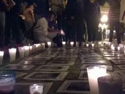 ''Vivos se los llevaron, vivos los queremos'', claman durante la protesta. TWITTER / @Danheck86