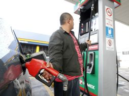 En los núcleos de abasto donde aún hay Premium, la práctica que se ha sugerido es dosificar el producto. EL INFORMADOR / ARCHIVO