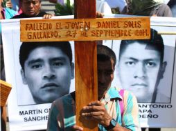 Los manifestantes exigen la presentación con vida de los 43 normalistas de Ayotzinapa. SUN / ARCHIVO