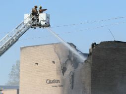 Bomberos controlaron el fuego después de varias horas. AP / The Wichita Eagle