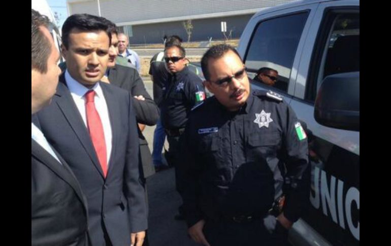 Héctor Robles anunció que durante la gestión de Jesús Guizar (d) en Zapopan se lograron importantes resultados. TWITTER / @PoliciaZapopan