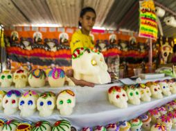 El Parque Morelos es sede de una feria donde se puede conseguir todo lo necesario para seguir la tradición del 2 de noviembre. EL INFORMADOR / A. Hernández