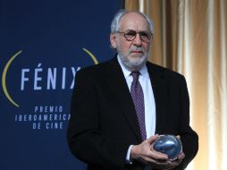 'Este premio simboliza lo que me han costado estos 50 años', menciona Arturo Ripstein durante la ceremonia. EFE / M. Guzman