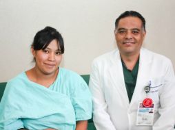 La madre llega dando a luz en el asiento trasero cuando es atendida por médicos del servicio. ESPECIAL / IMSS