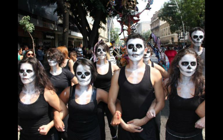 El tradicional Desfile de Catrinas se realiza en la ciudad con motivo del Dia de Muertos. ESPECIAL / udg.mx