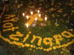 Muchas han sido las expresiones por los normalistas de Ayotzinapa desaparecidos, en el marco del Día de Muertos. TWITTER / @ArteSanaMente