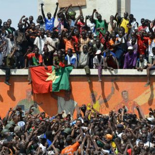 Unión Africana llama a 'transición civil' en Burkina Faso