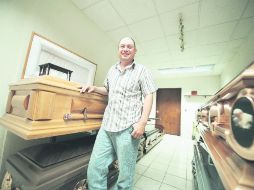 Fernando se inició en el negocio desde la cuna, hoy a sus 40 años la profesión sigue causando asombro. EL INFORMADOR / J. Mendoza