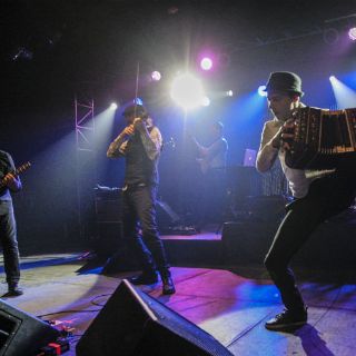 Bajofondo, solidario y enérgico