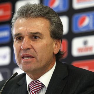 Chivas protestará la mano de Paul Aguilar