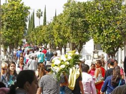 Imagen de los asistentes al Panteón de Mezquitán. EL INFORMADOR / A. Camacho