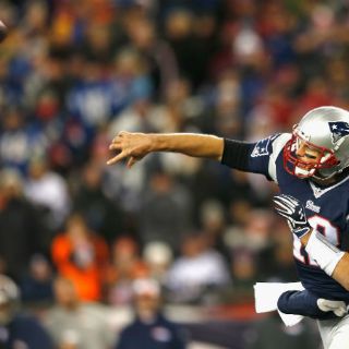 Los Patriotas aplastan a los Broncos