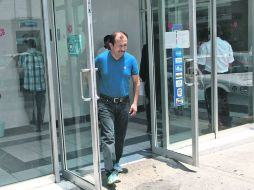 Automático o ventanilla. Cuentahabientes, en un dispensador de efectivo. EL INFORMADOR /