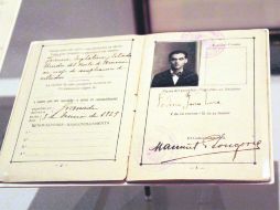 Documentos. Algunos papeles y objetos aún se encuentran en museos. Sin embargo, ahora lo que se quiere es encontrar su cuerpo. EFE /