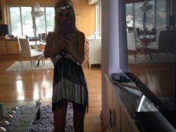 La rubia modela su disfraz para 'Halloween', pero sus piernas delgadas llamaron más la atención. INSTAGRAM / @tarareid