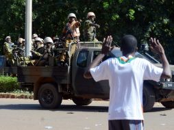 El Ejército ha reprimido las protestas ciudadanas y tomado el control de la televisión pública. AFP / I. Sanogo