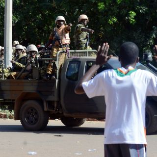 El Ejército de Burkina Faso negocia paso a transición