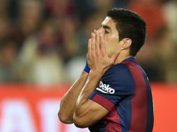 El jugador del Barcelona señala que prefiere no responder a las preguntas para evitarse problemas con el atacante sudamericano. AFP / L. Gene.