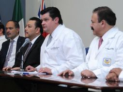 El médico Carlos Riera Kinkel habla sobre el estado de salud de Miguel Ángel Mancera. SUN / P. Juárez