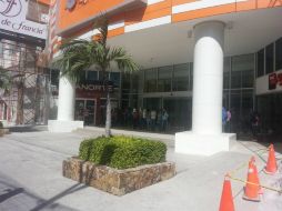 Los maestros desalojaron a los trabajadores de la plaza de manera pacífica. TWITTER / @Osolis76