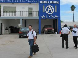 Por instrucciones de Raúl Plascencia, miembros de la Comisión realizan una investigación en la comunidad de El Control. AP / C. Sherman