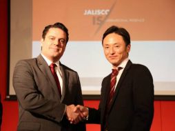 Aristóteles Sandoval con el director de Nissin Kakou. TWITTER / @AristotelesSD