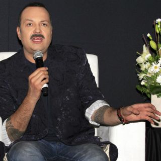 Pepe Aguilar obtiene Disco de Oro por su 'MTV Unplugged'