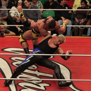 Shocker, el 'más guapo' en el Martes de Glamour de la Coliseo