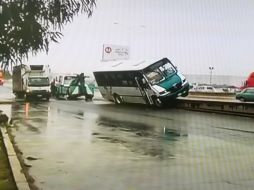 El tráfico vehicular de la zona fue afectado, tras el accidente. ESPECIAL /